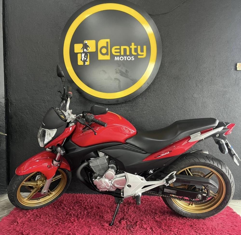 Moto HONDA CB 300R 2012