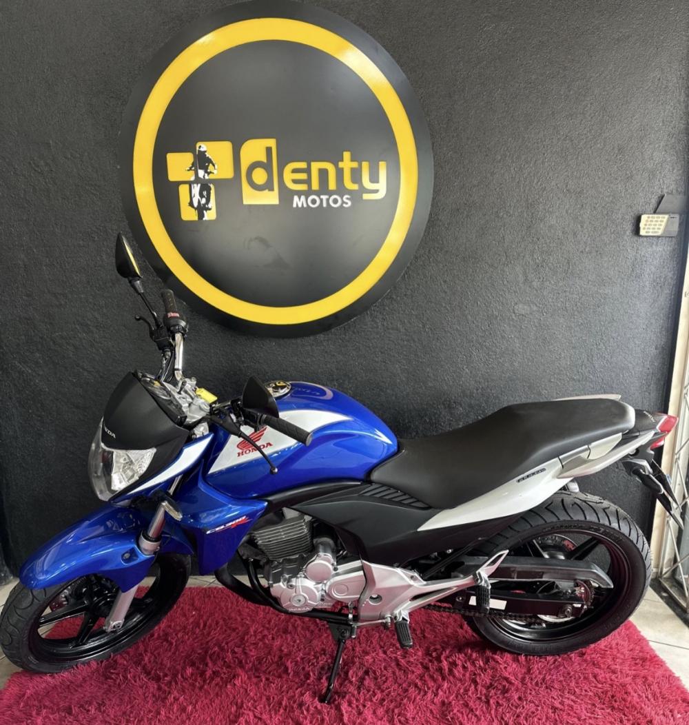 Moto HONDA CB 300R 2014