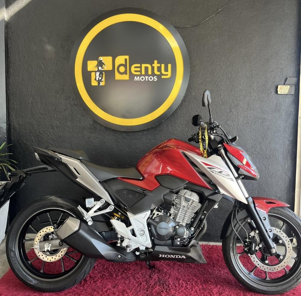 Moto HONDA CB 300F TWISTER 2025