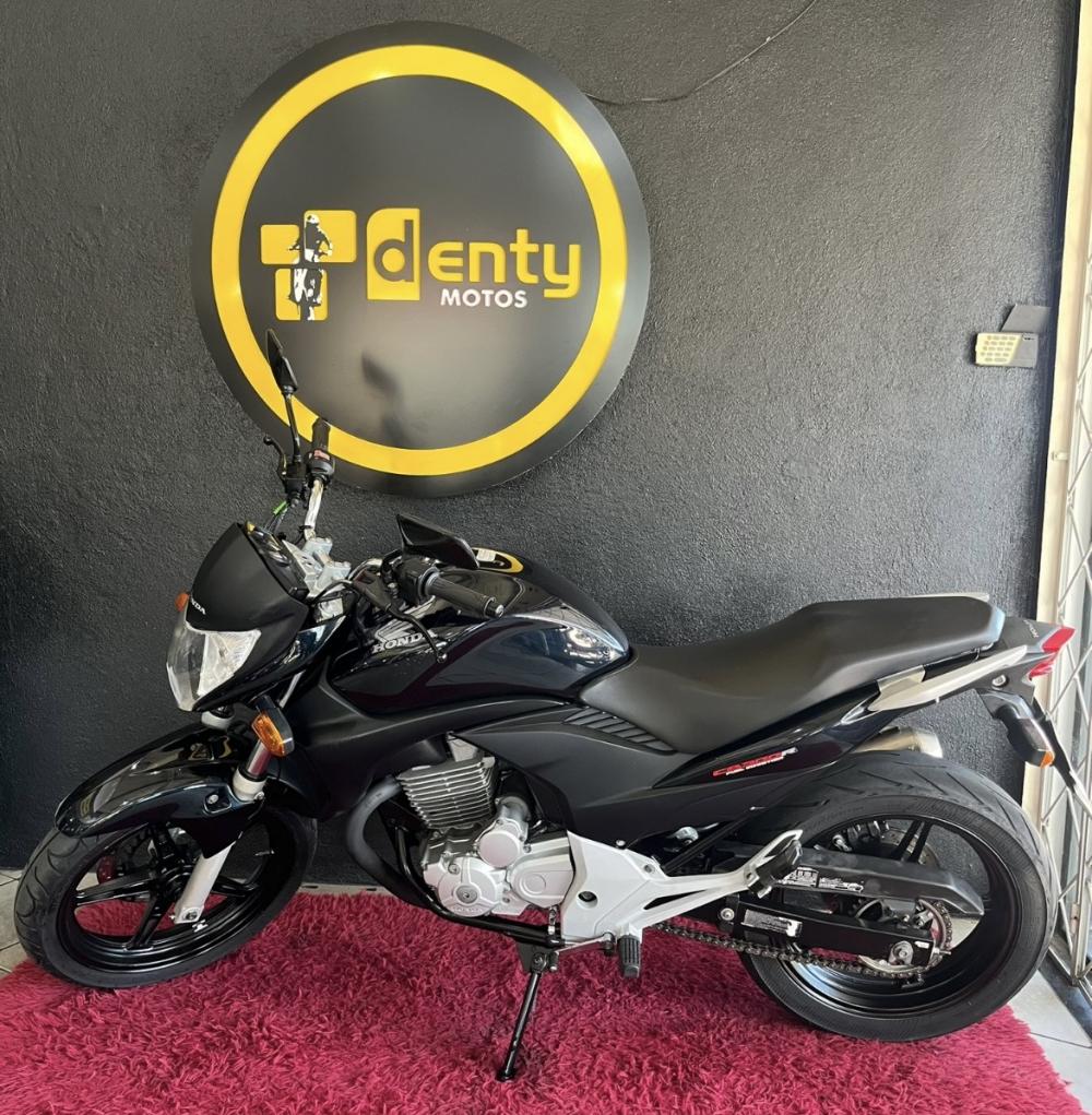 Moto HONDA CB 300R 2012