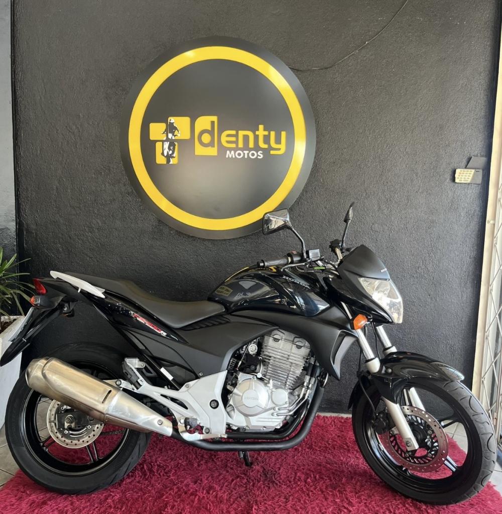 Moto HONDA CB 300R 2012