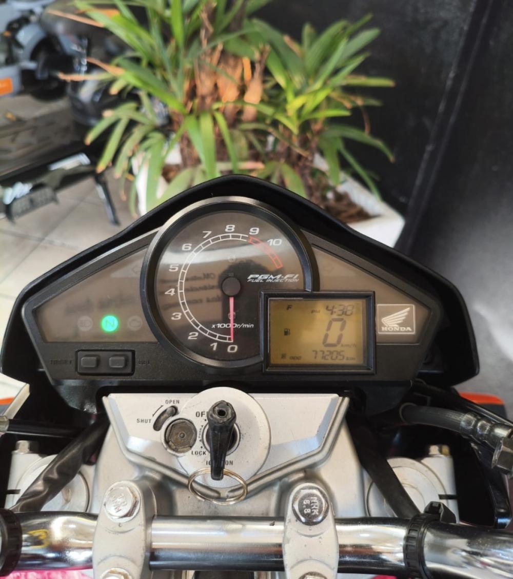 Moto HONDA CB 300R 2012