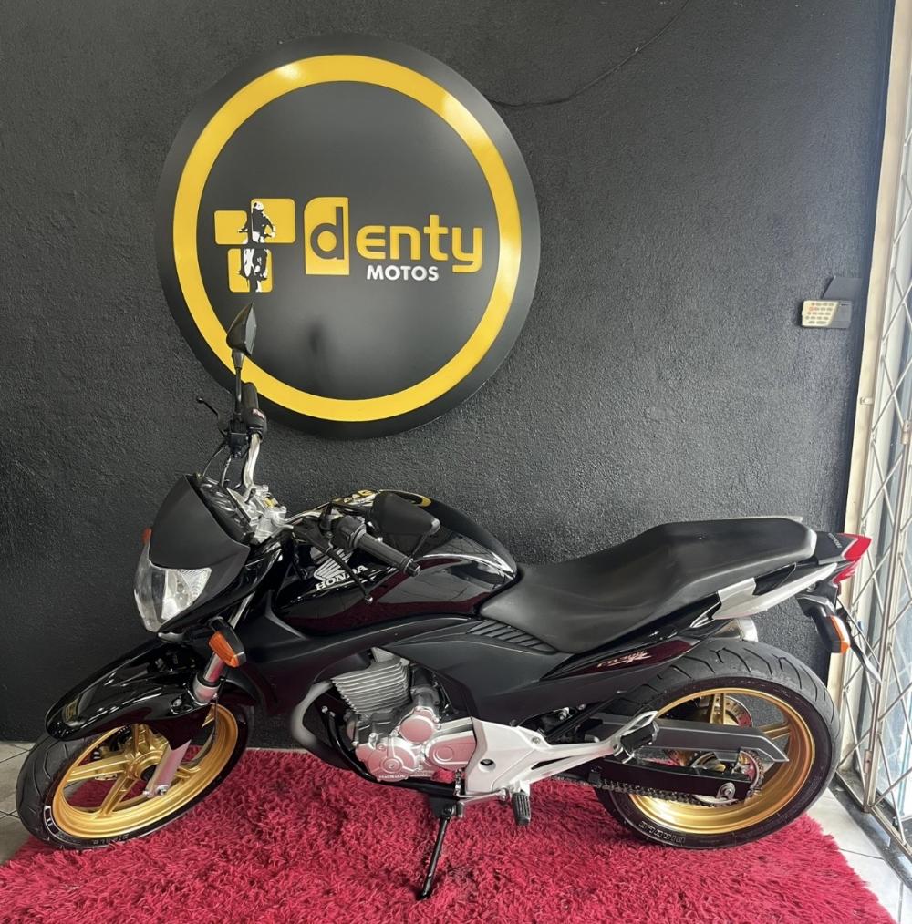 Moto HONDA CB 300R 2010