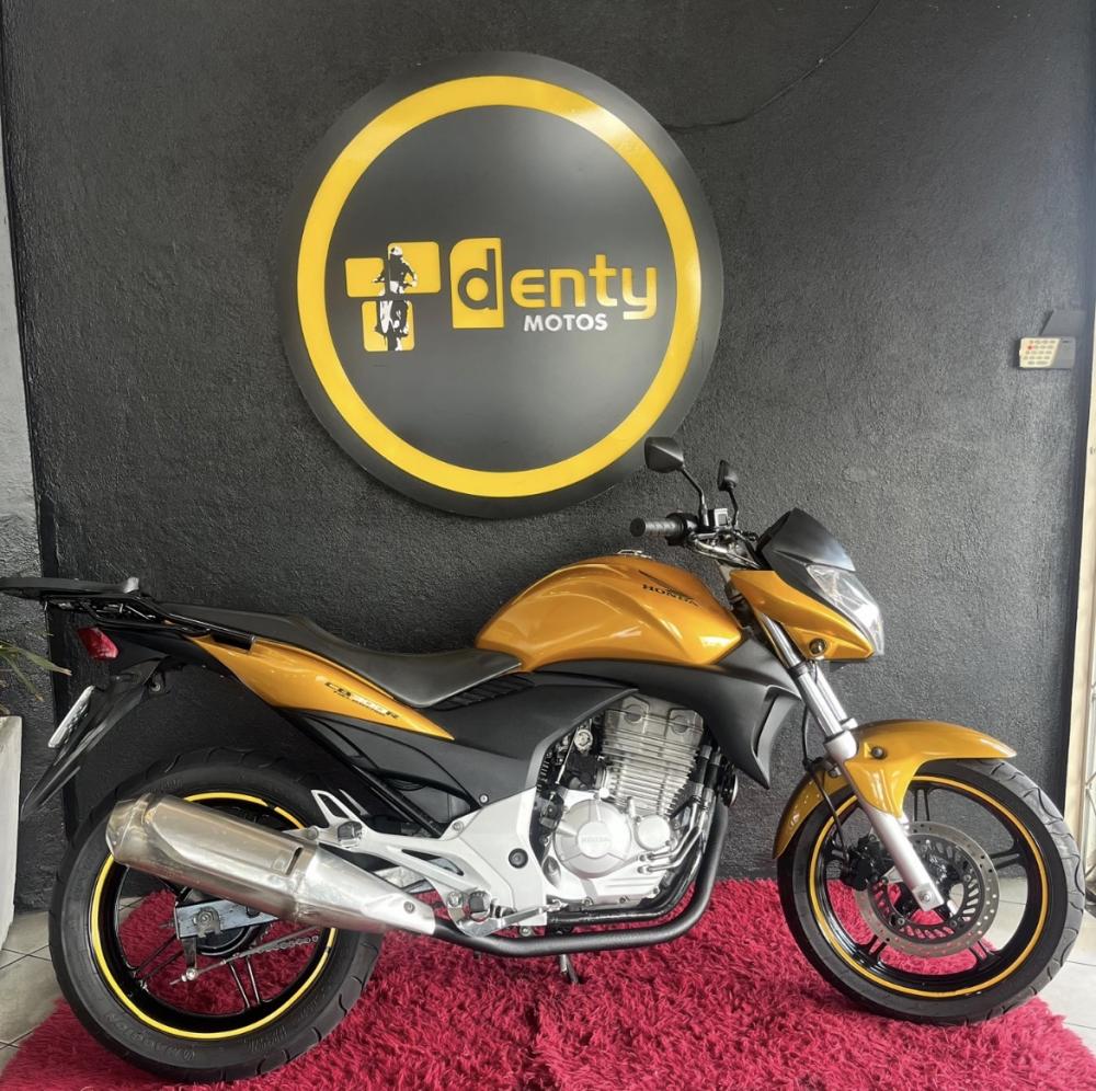 Moto HONDA CB 300R 2009