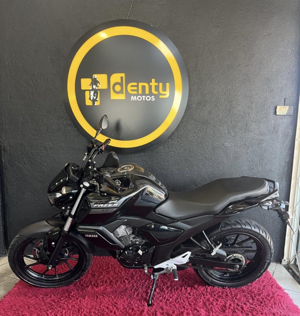 Moto YAMAHA 150 FAZER